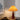 HikariHolz: Minimalistische LED-Tischlampe mit Holzfuß & Stoffschirm – ideal für Nachttisch & Leseecke